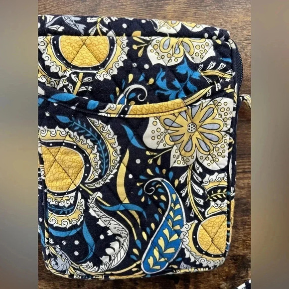RETIRED Vera Bradley | Ellie Blue pattern crossbody handbag. - Picture 8 of 15
